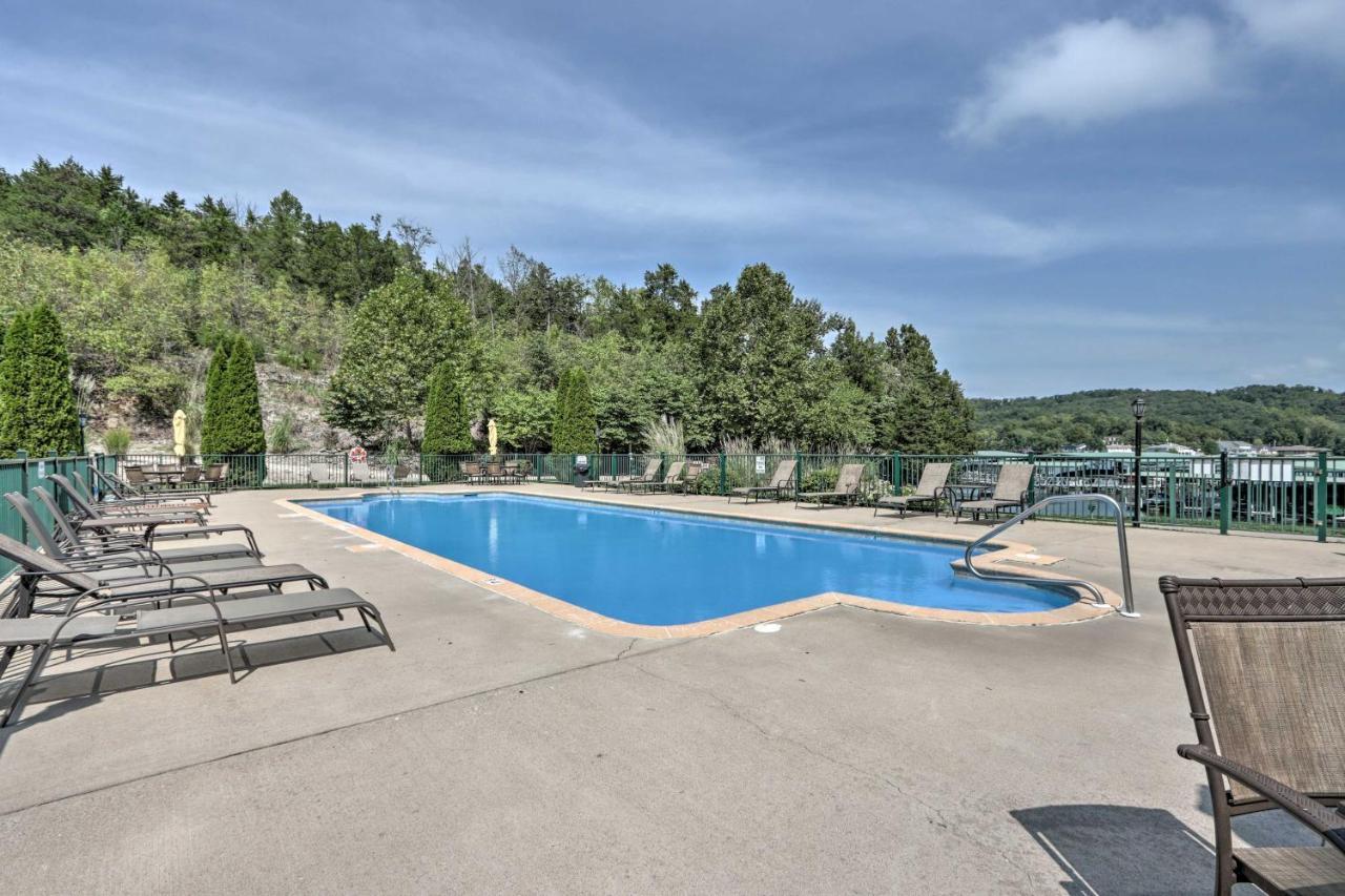 Lakefront Ozark Condo With Balcony And Seasonal Pool! 卡姆登顿 外观 照片