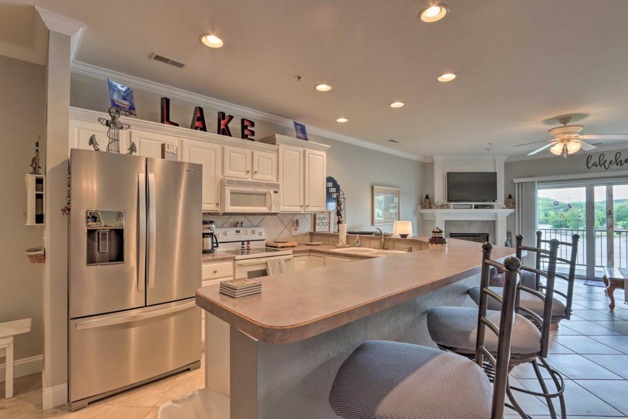 Lakefront Ozark Condo With Balcony And Seasonal Pool! 卡姆登顿 外观 照片