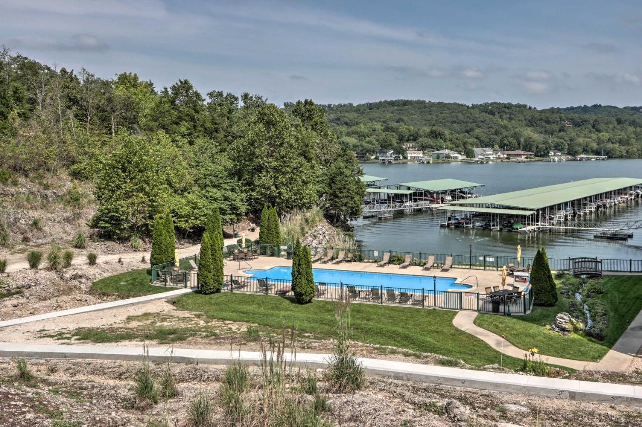 Lakefront Ozark Condo With Balcony And Seasonal Pool! 卡姆登顿 外观 照片